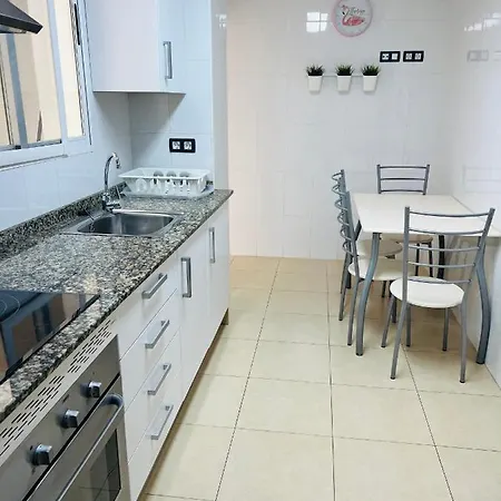 Situado En El Centro Con 3 Habitaciones, Dispone De Aire Acondicionado Y Wifi A 150m De La Playa Y El Castillo Lejlighed *