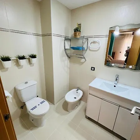 Situado En El Centro Con 3 Habitaciones, Dispone De Aire Acondicionado Y Wifi A 150m De La Playa Y El Castillo Lejlighed *