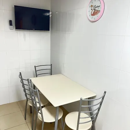 Lejlighed Situado En El Centro Con 3 Habitaciones, Dispone De Aire Acondicionado Y Wifi A 150m De La Playa Y El Castillo *