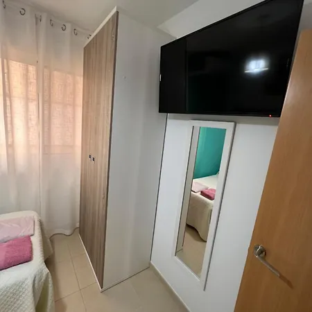Situado En El Centro Con 3 Habitaciones, Dispone De Aire Acondicionado Y Wifi A 150m De La Playa Y El Castillo Peñíscola